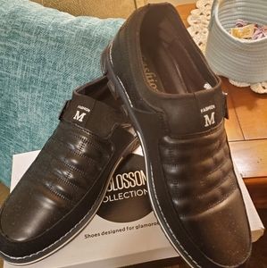 NWT Mens black slip on shoes